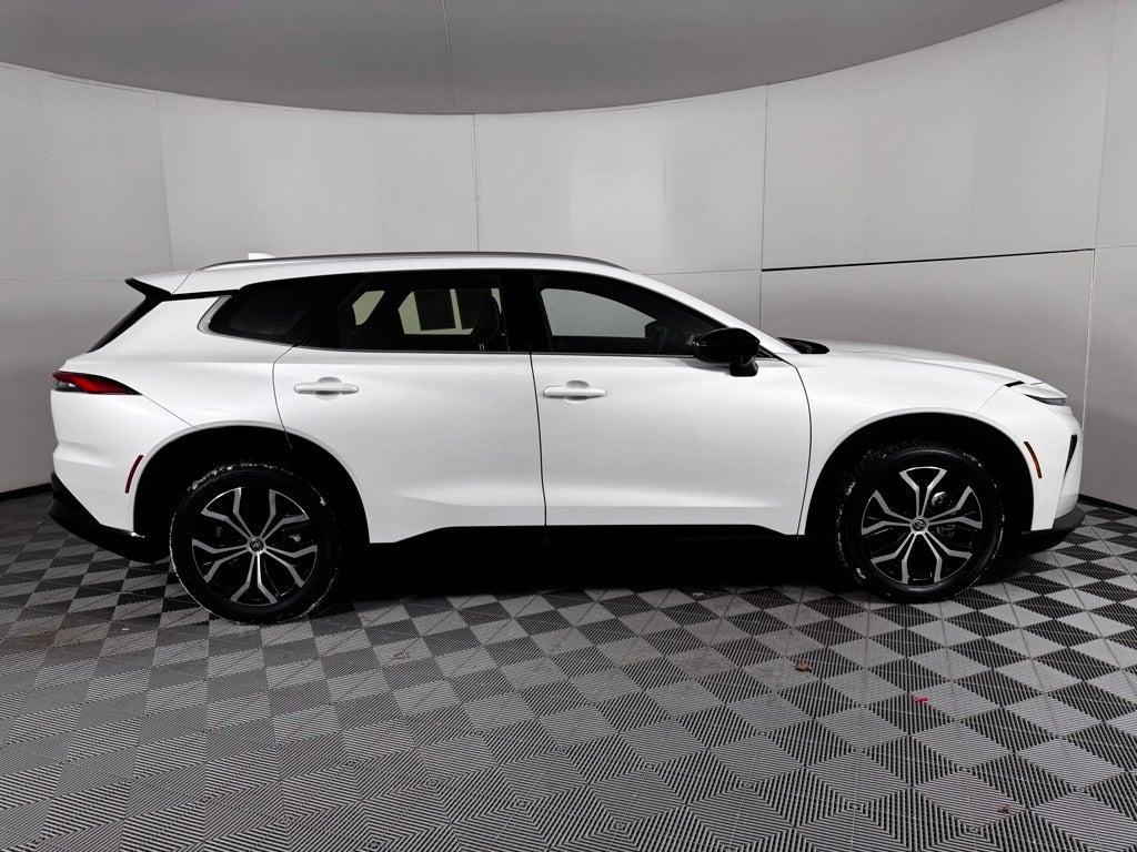 2025 Toyota Crown Signia XLE