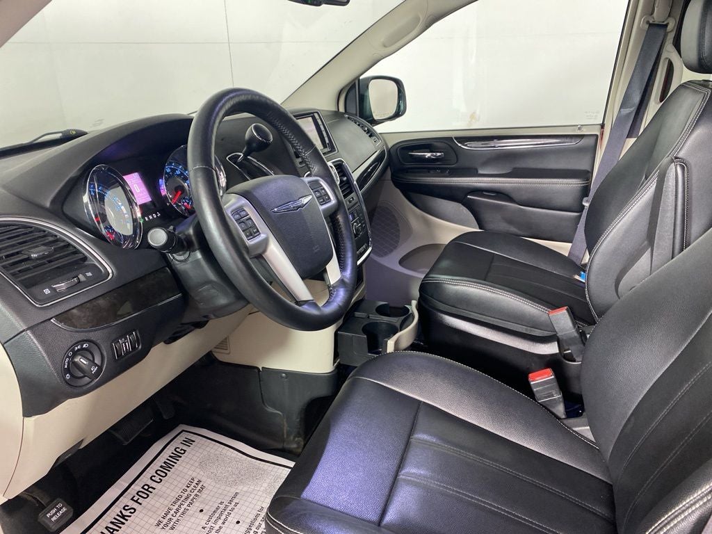 2016 Chrysler Town & Country Touring