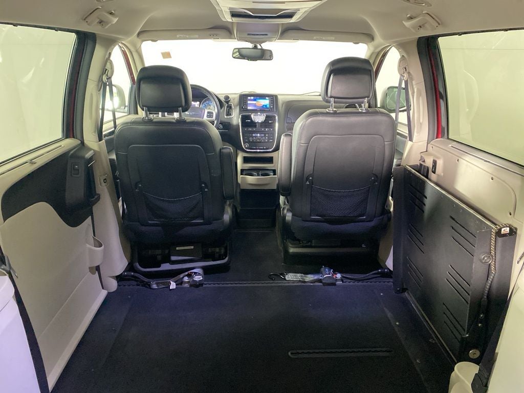 2016 Chrysler Town & Country Touring