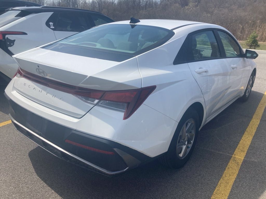 2024 Hyundai Elantra SE