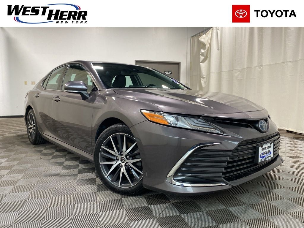 2022 Toyota Camry Hybrid XLE