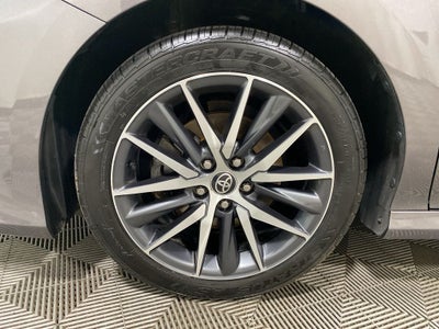 2022 Toyota Camry Hybrid XLE