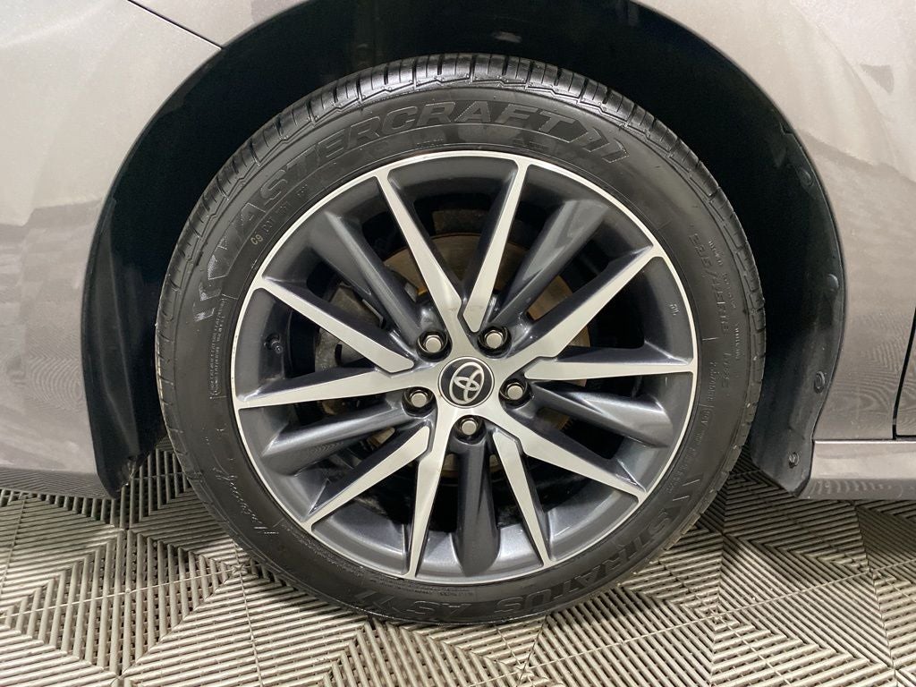 2022 Toyota Camry Hybrid XLE