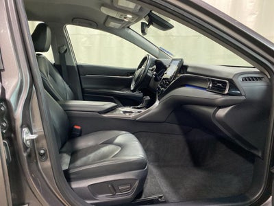 2022 Toyota Camry Hybrid XLE