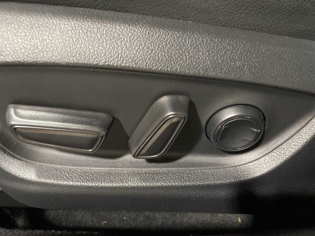 2022 Toyota Camry Hybrid XLE