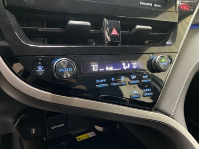 2022 Toyota Camry Hybrid XLE