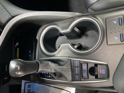 2022 Toyota Camry Hybrid XLE