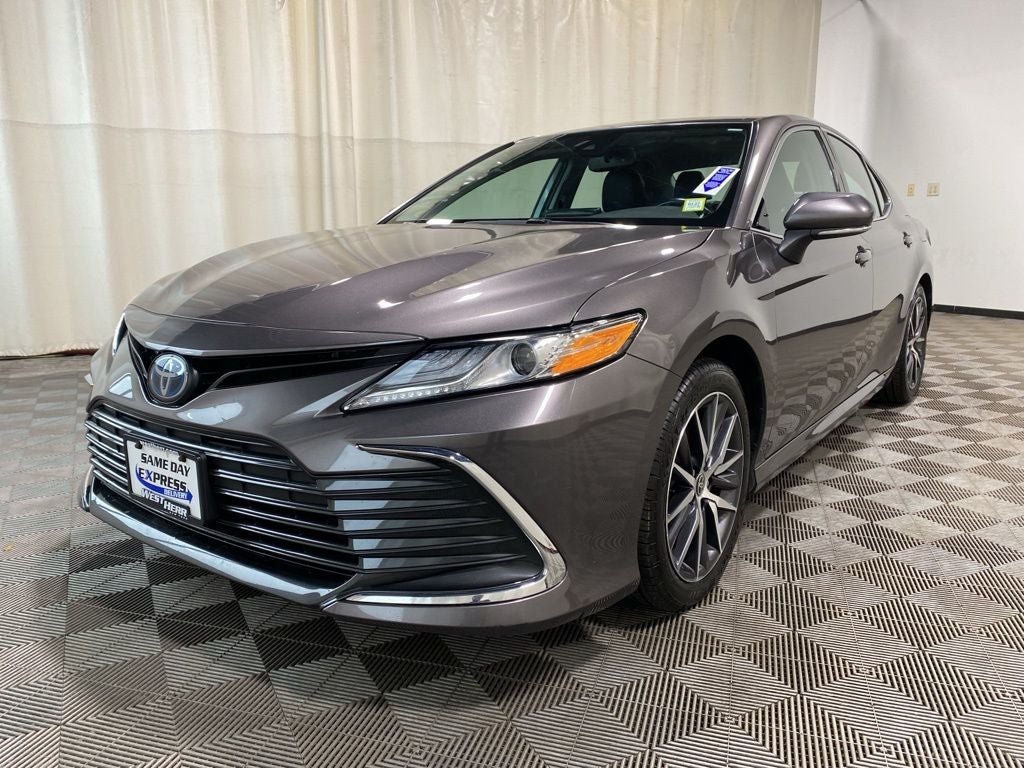 2022 Toyota Camry Hybrid XLE