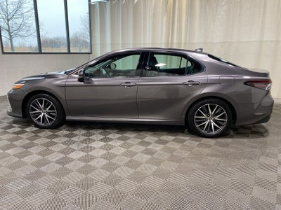 2022 Toyota Camry Hybrid XLE