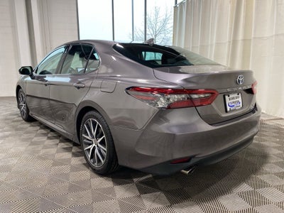 2022 Toyota Camry Hybrid XLE