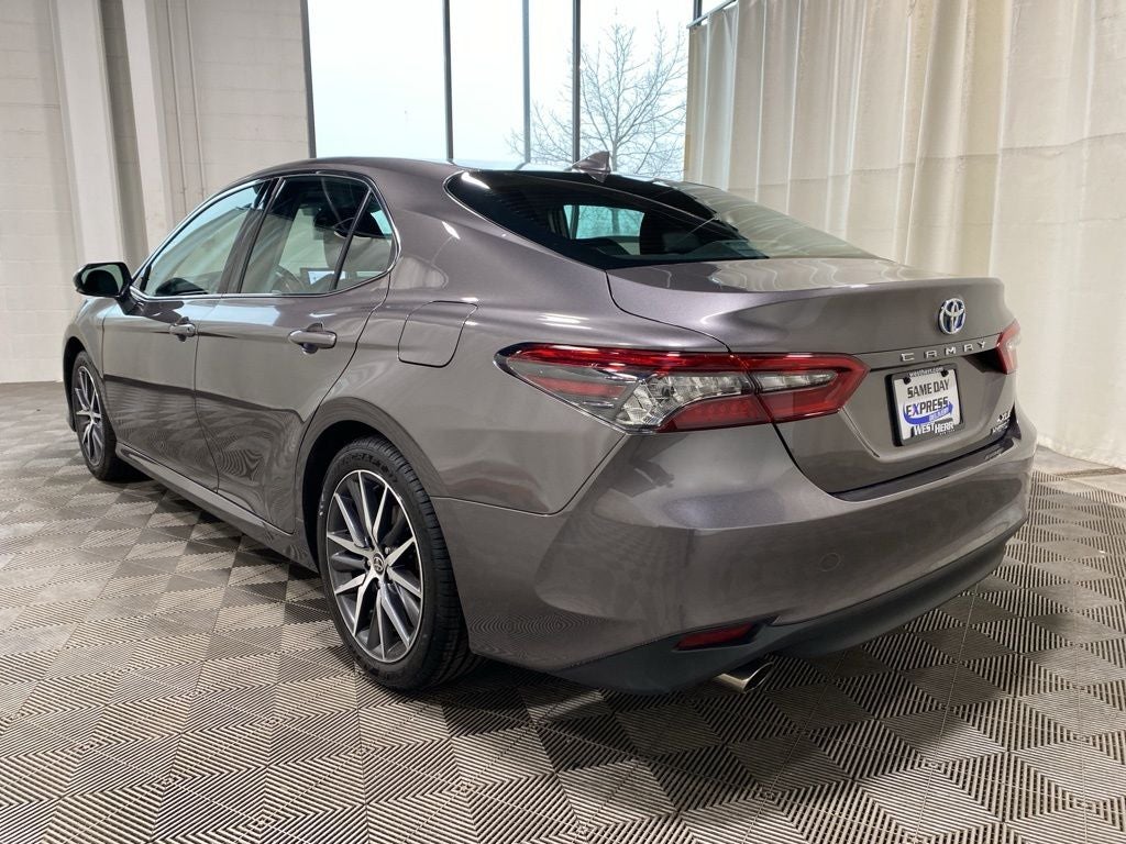 2022 Toyota Camry Hybrid XLE
