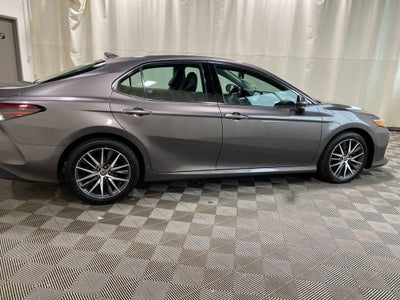 2022 Toyota Camry Hybrid XLE