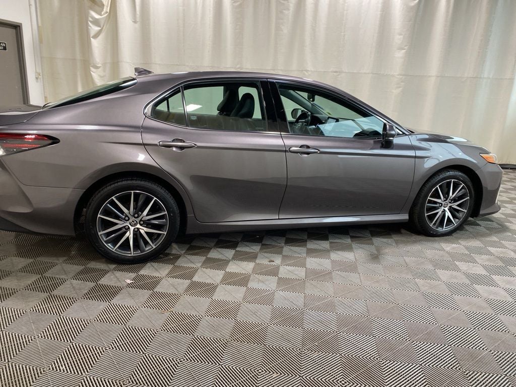 2022 Toyota Camry Hybrid XLE