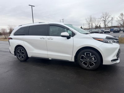 2025 Toyota Sienna Platinum 7 Passenger