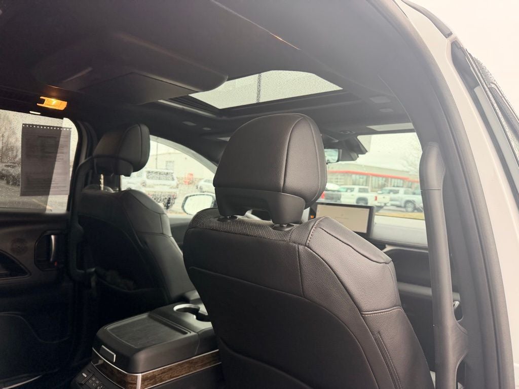 2025 Toyota Sienna Platinum 7 Passenger