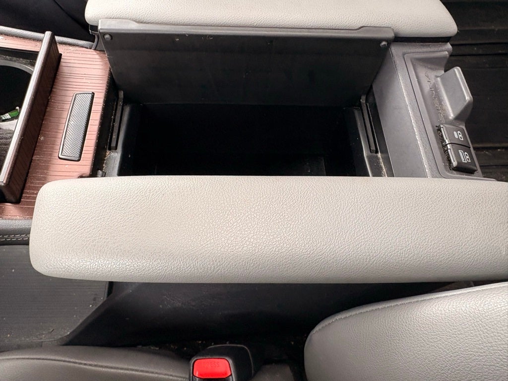 2022 Toyota Sienna XLE 7 Passenger