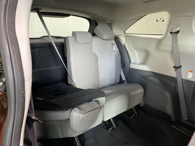 2022 Toyota Sienna LE 8 Passenger