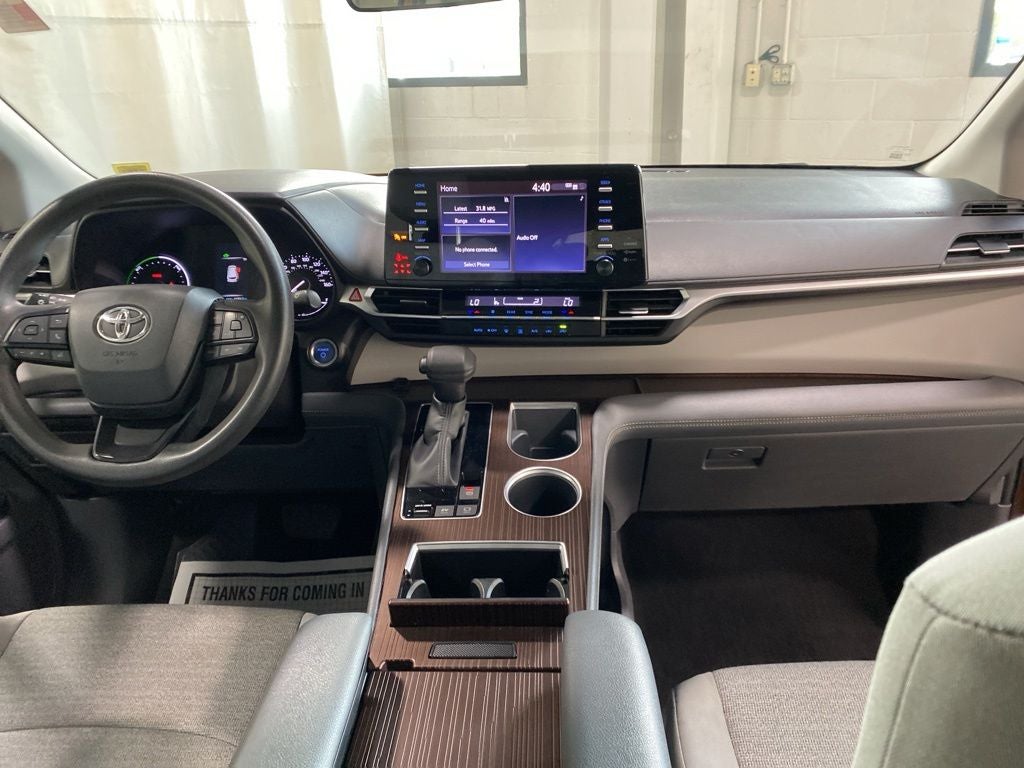 2022 Toyota Sienna LE 8 Passenger