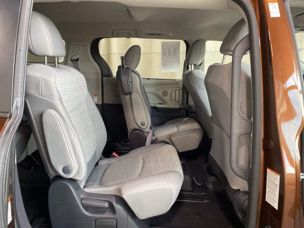 2022 Toyota Sienna LE 8 Passenger