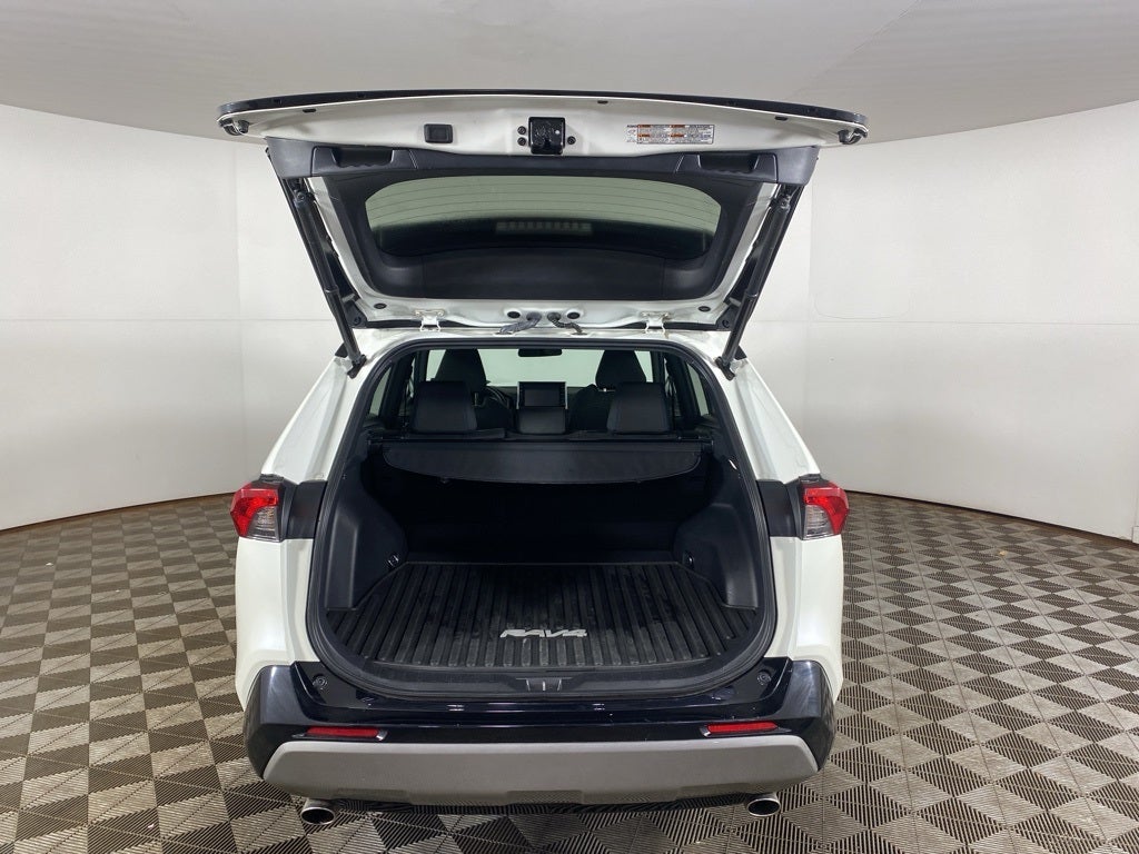 2022 Toyota RAV4 Hybrid SE