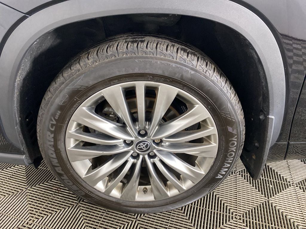 2023 Toyota Highlander Hybrid Platinum