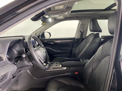 2023 Toyota Highlander Hybrid Platinum