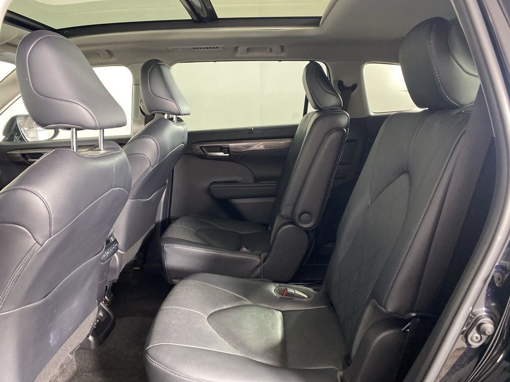 2023 Toyota Highlander Hybrid Platinum