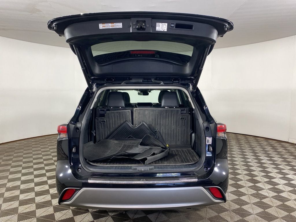 2023 Toyota Highlander Hybrid Platinum
