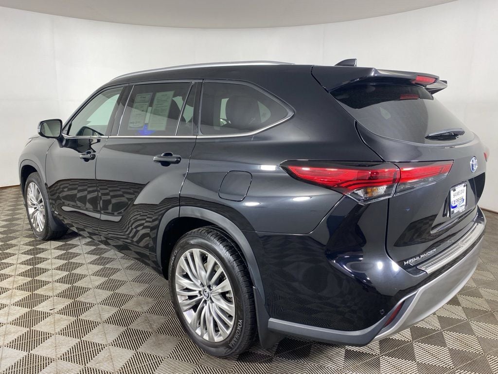 2023 Toyota Highlander Hybrid Platinum