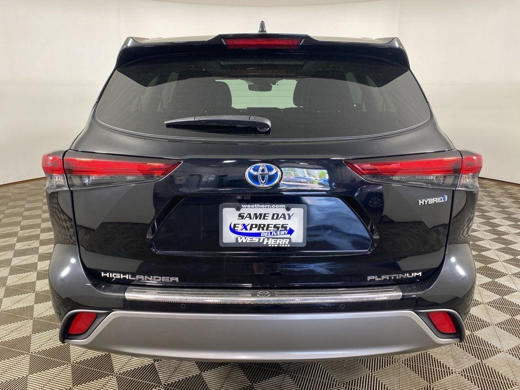 2023 Toyota Highlander Hybrid Platinum
