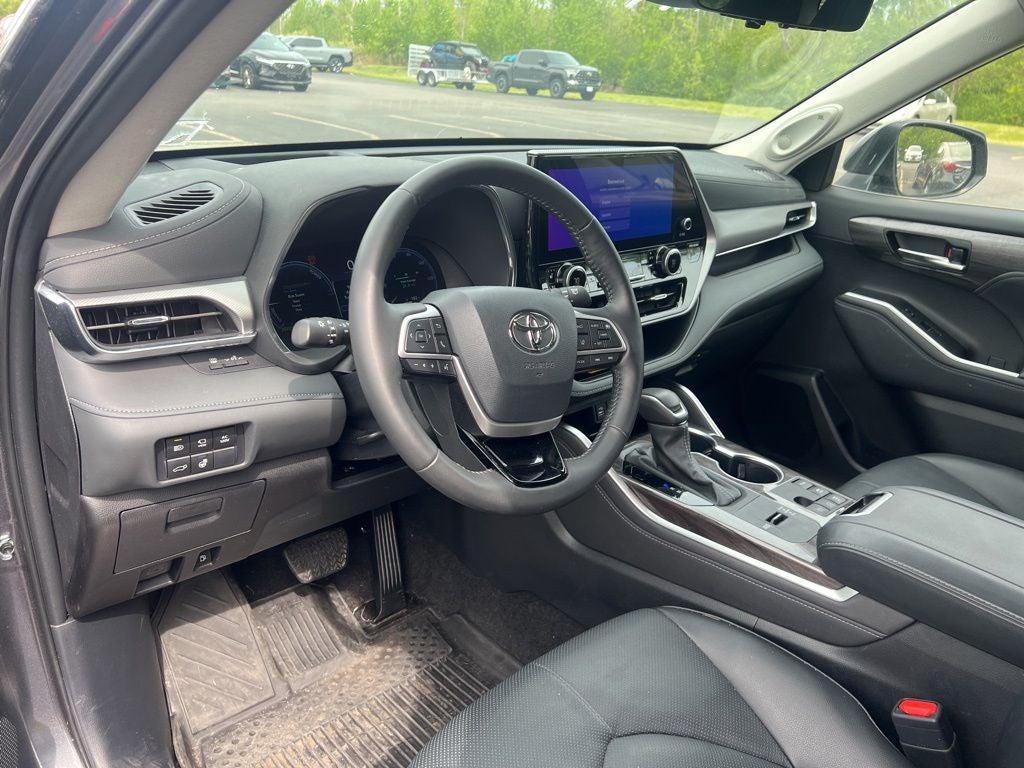 2024 Toyota Highlander Hybrid Platinum