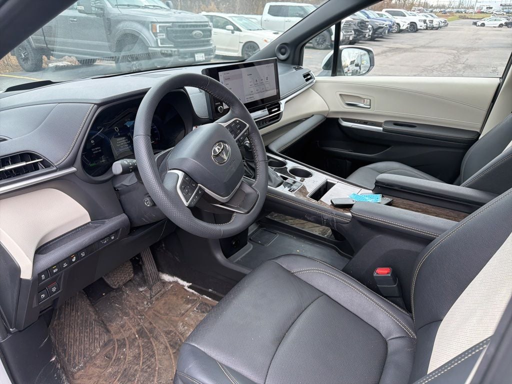2025 Toyota Sienna Platinum 7 Passenger