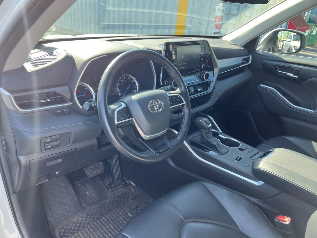 2022 Toyota Highlander Hybrid XLE