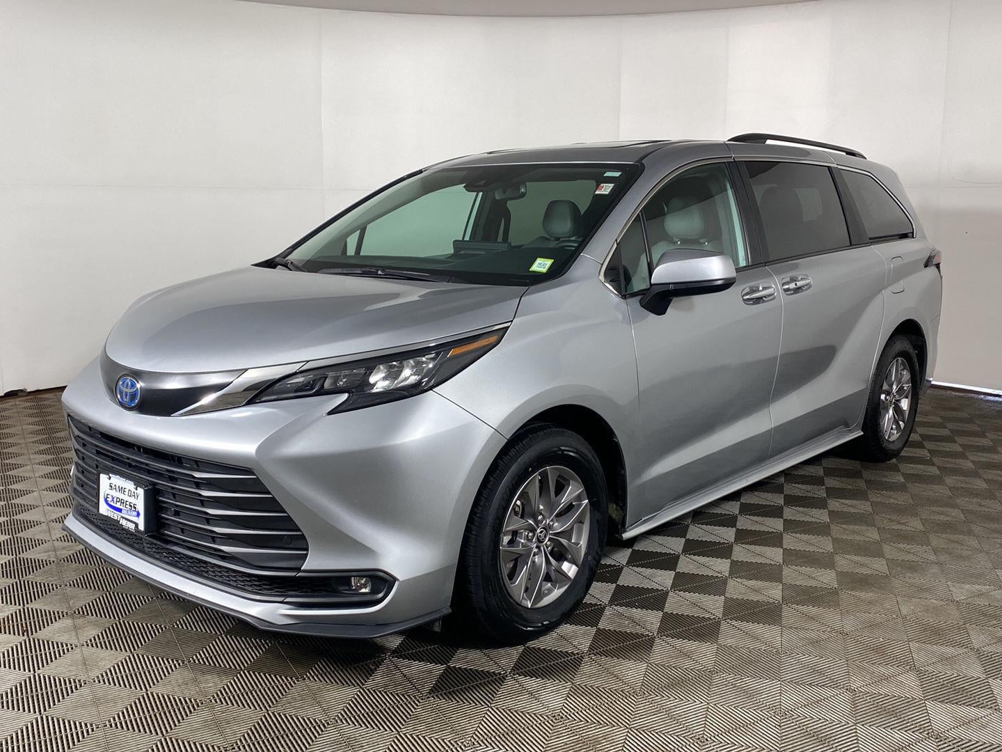 2025 Toyota Sienna XLE