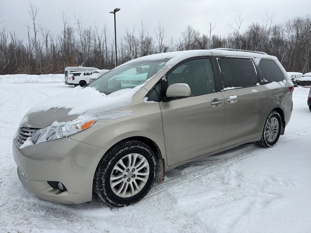 2017 Toyota Sienna XLE 7 Passenger