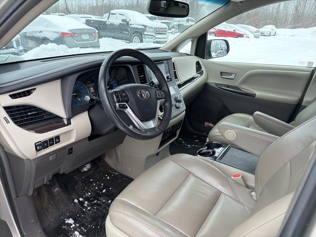 2017 Toyota Sienna XLE 7 Passenger