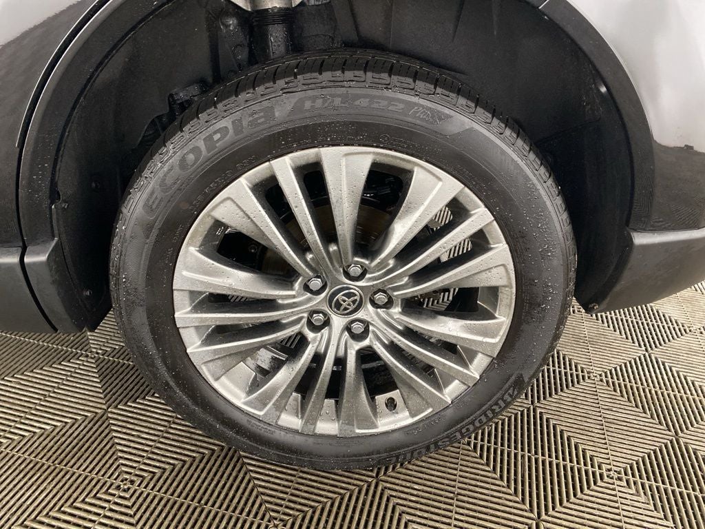 2024 Toyota Venza LE