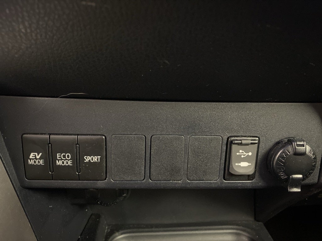 2017 Toyota RAV4 Hybrid XLE