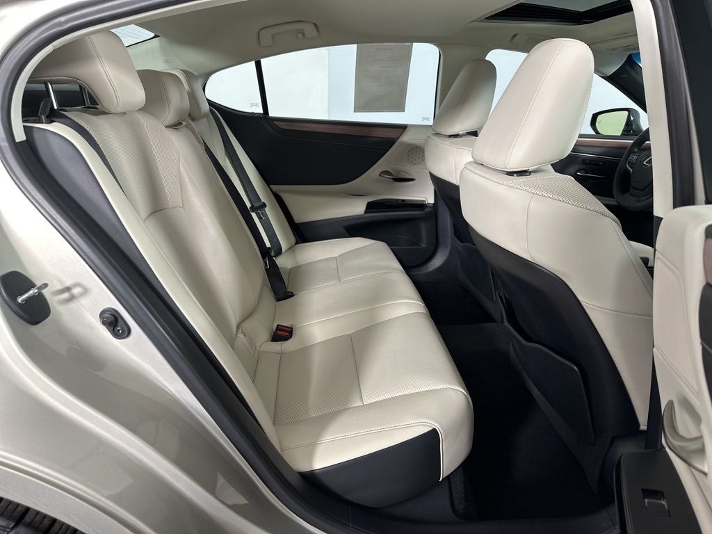 2023 Lexus ES 250