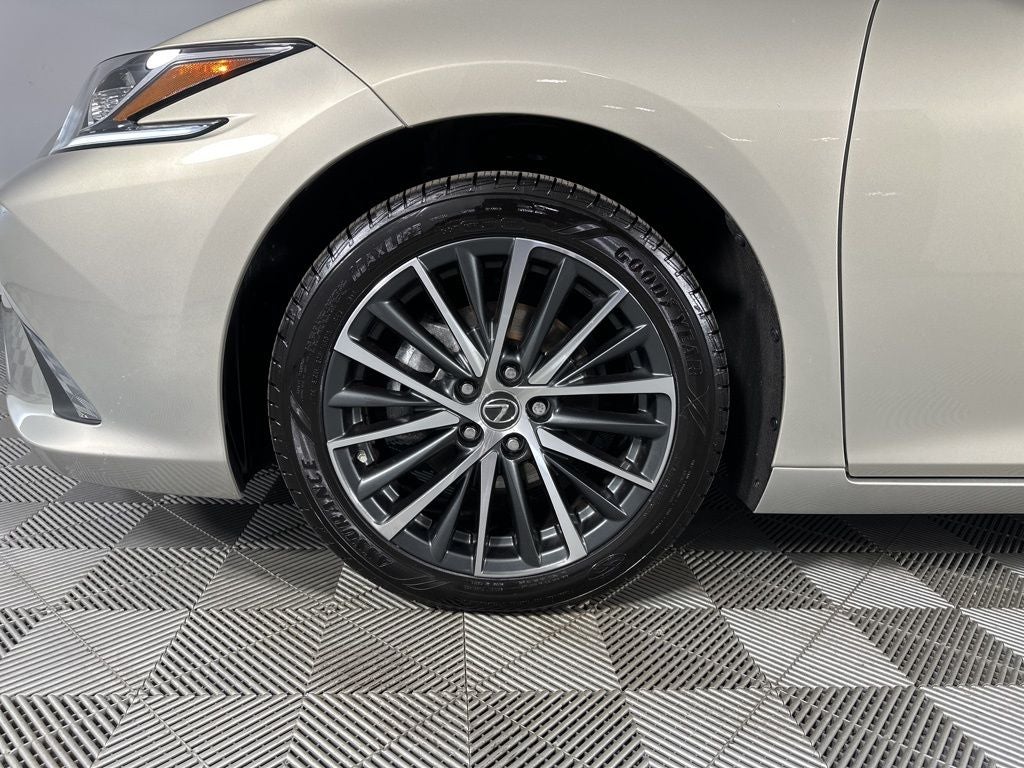 2023 Lexus ES 250