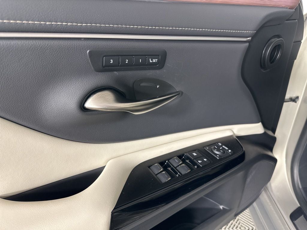 2023 Lexus ES 250