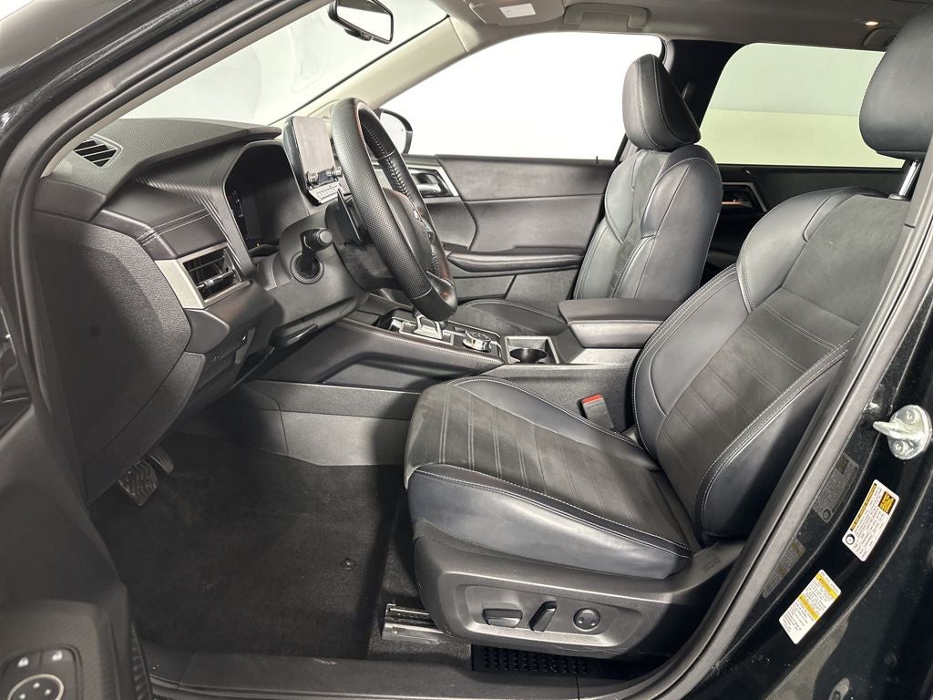 2024 Mitsubishi Outlander SE Black Edition w/Pano Roof