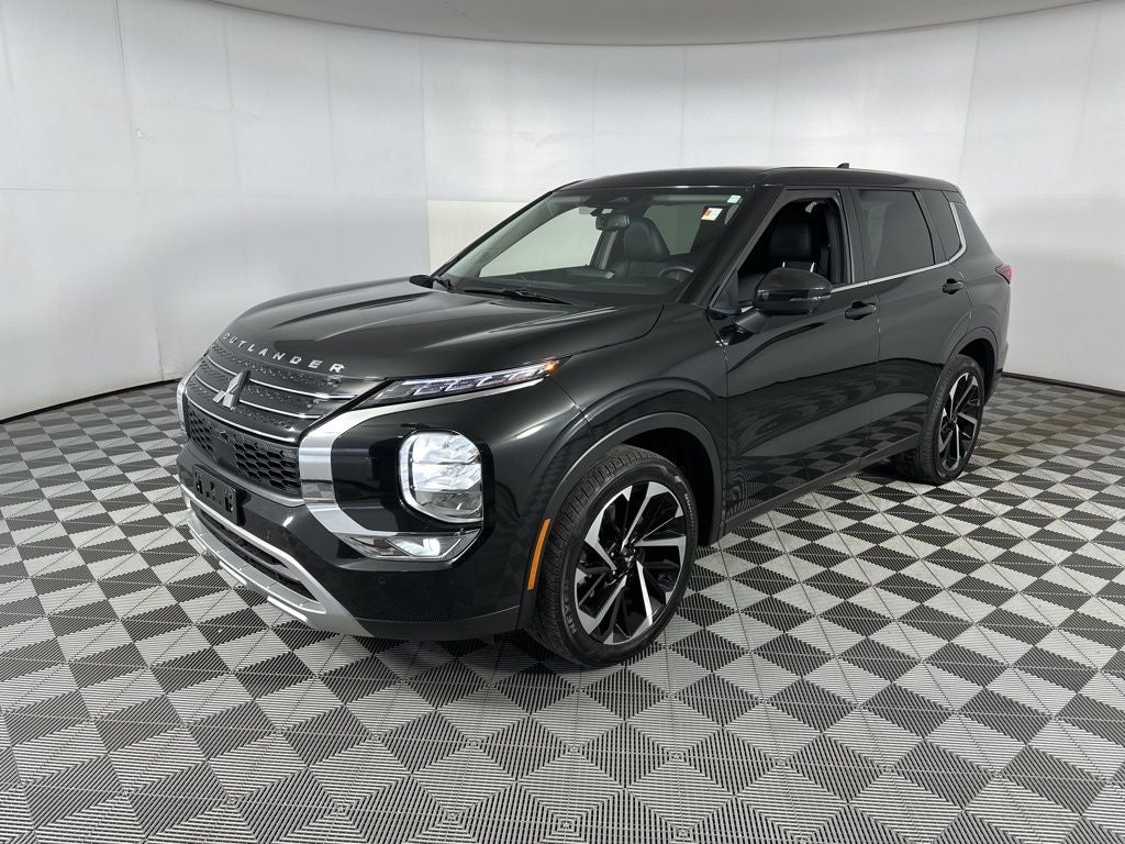 2024 Mitsubishi Outlander SE Black Edition w/Pano Roof