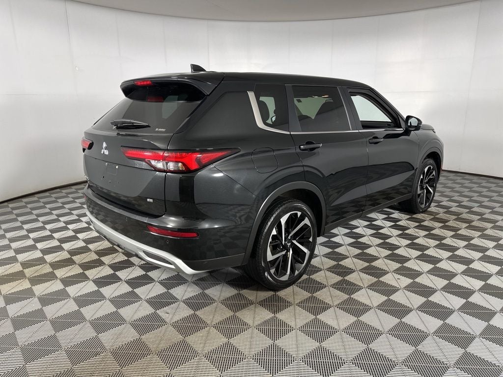 2024 Mitsubishi Outlander SE Black Edition w/Pano Roof