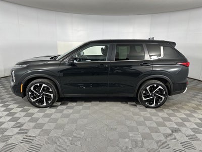2024 Mitsubishi Outlander SE Black Edition w/Pano Roof