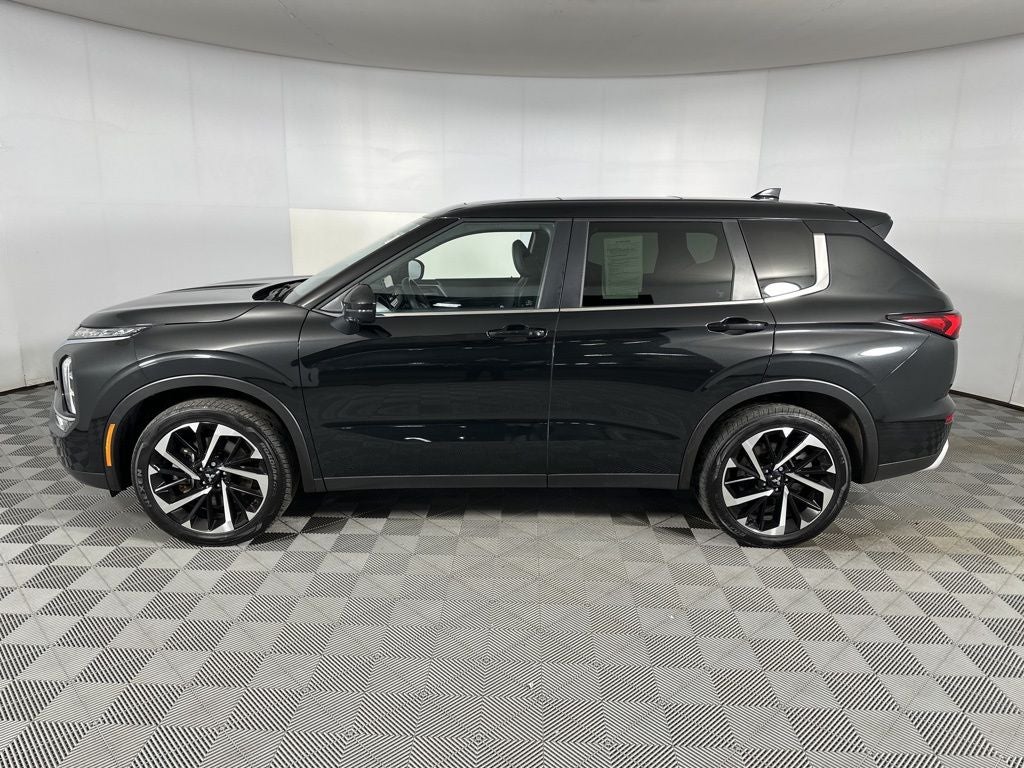 2024 Mitsubishi Outlander SE Black Edition w/Pano Roof