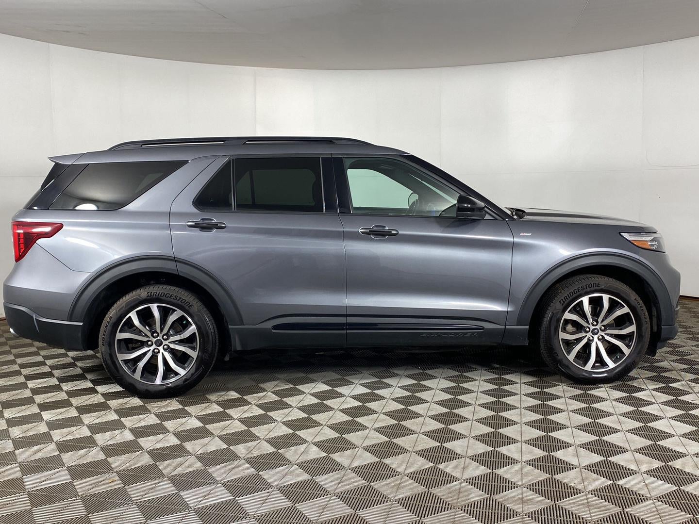 2022 Ford Explorer ST-Line