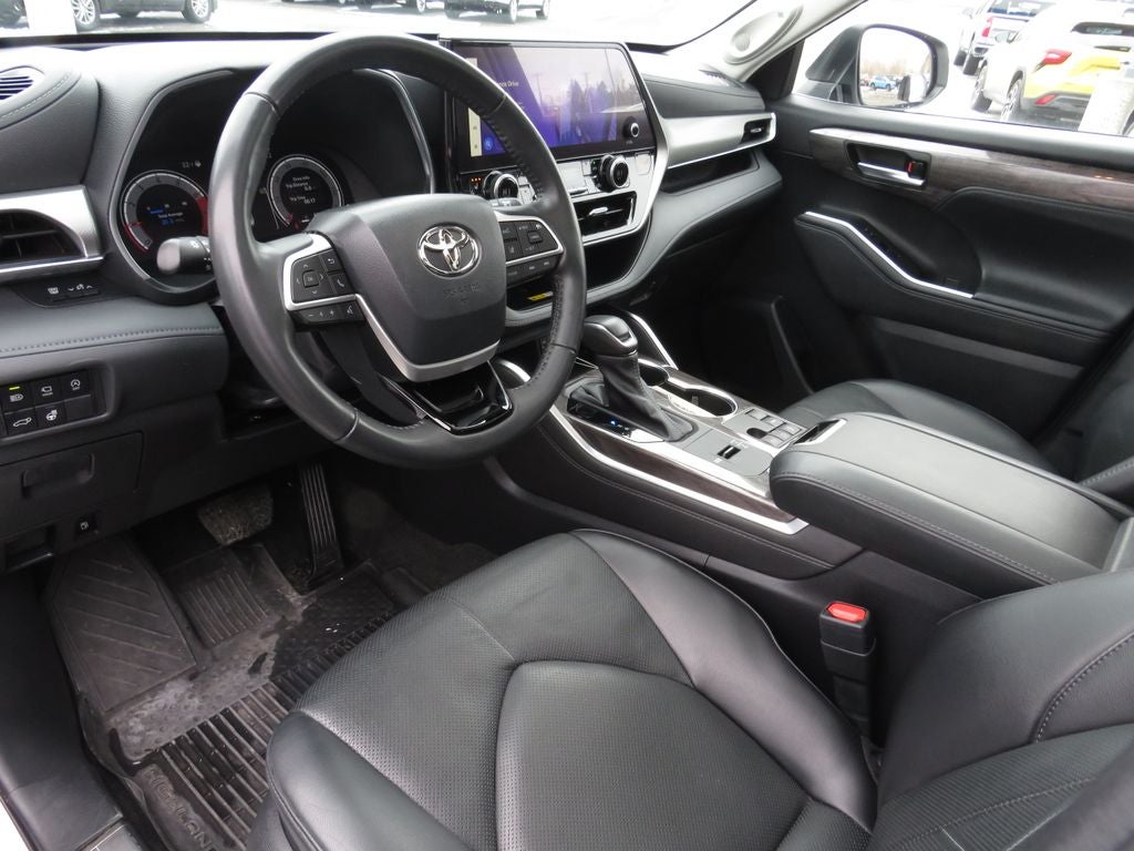 2023 Toyota Highlander Platinum