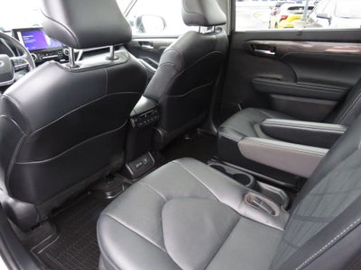 2023 Toyota Highlander Platinum
