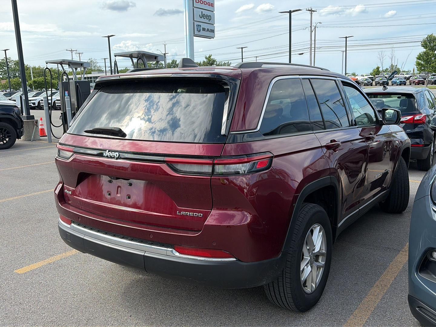 2023 Jeep Grand Cherokee Laredo 4x4